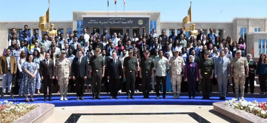 القوات المسلحة تنظم زيارات ميدانية لشباب مصري وأجنبي لعدد من المنشآت العسكرية