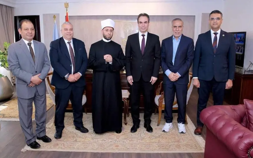 وزير الأوقاف ورئيس الهيئة الوطنية للإعلام يبحثان التعاون المشترك