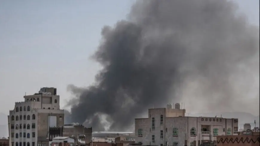 الحوثيون: أكثر من مليار دولار خسائر موانئ الحديدة جراء الهجمات الإسرائيلية والأمريكية