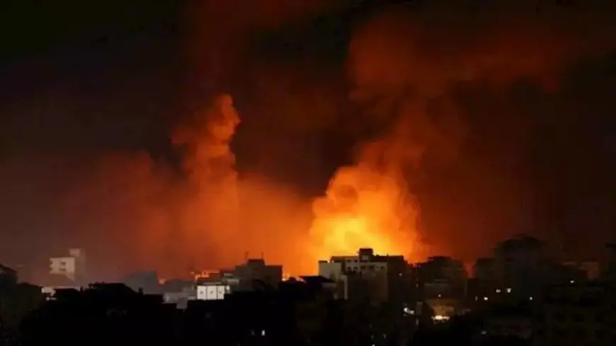 وصول جثامين متفحمة لمجمع الشفاء جراء استهداف مدرسة في قطاع غزة بصاروخين