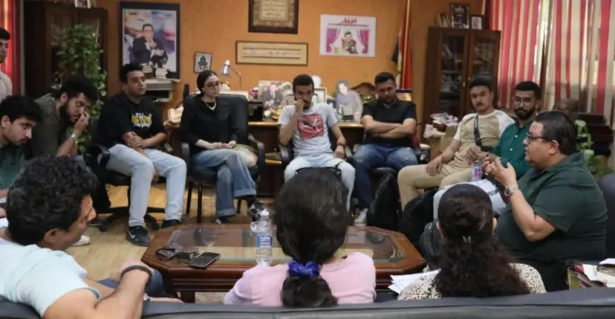 خالد جلال يعقد اجتماعا مع مخرجي عروض مواسم نجوم المسرح الجامعي