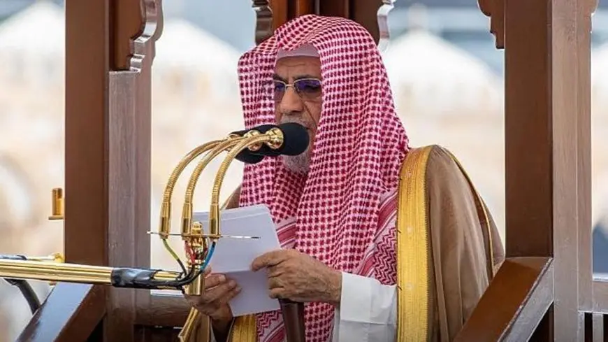 أول دكتور يؤم المصلين بالحرم.. مسيرة الشيخ صالح بن حميد خطيب وقفة عرفة هذا العام