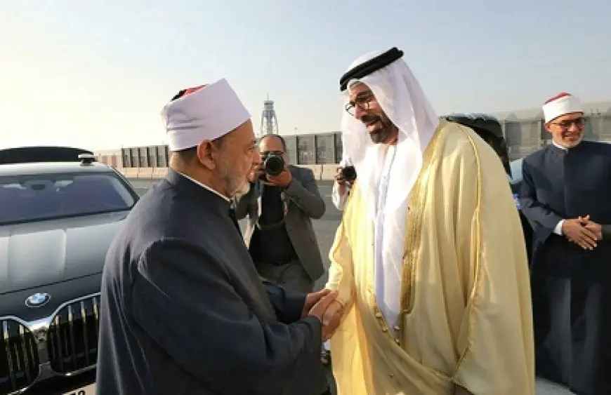 استجابة لدعوة رسمية.. شيخ الأزهر يصل إلى الإمارات للمشاركة في قمّة الإعلام العربي