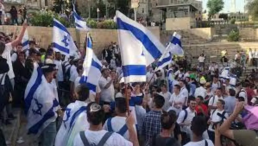 مسيرة الأعلام بالقدس.. مستوطنون يعتدون على فلسطينيين بباب العامود