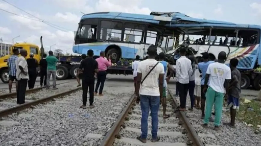 نيجيريا.. مصرع 19 شخصا في تصادم حافلة بشاحنة