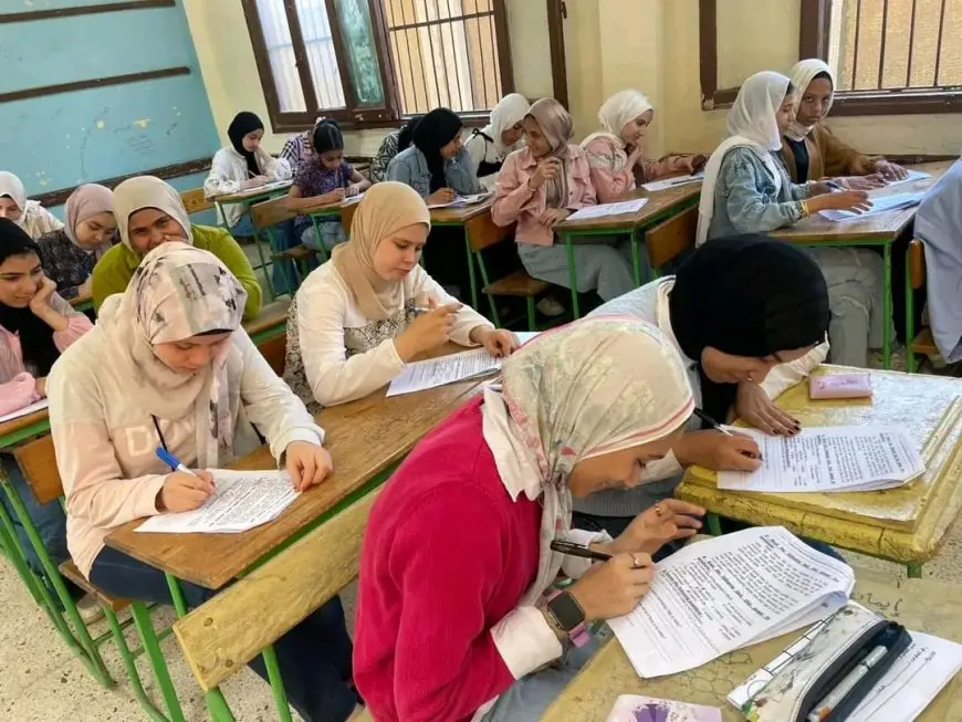 مصدر بالتعليم: البوكليت التعليمي عبارة عن تدريبات وأسئلة لتدريب الطلاب