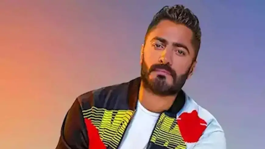 تامر حسني يمازح باسم سمرة في عيد ميلاده: “بيقتل التورتة مش بيقطعها”