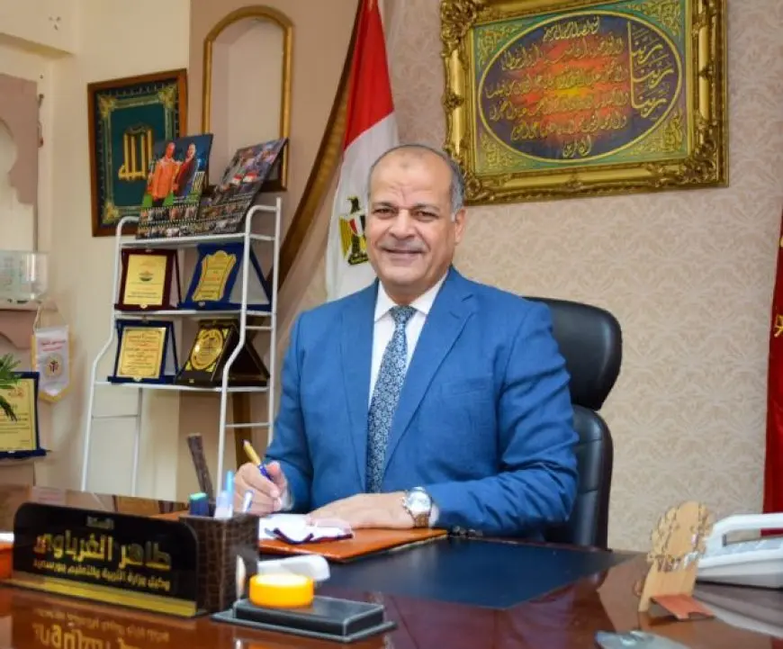 وكيل تعليم بورسعيد يبحث مع رؤساء لجان امتحانات شهادة الدبلومات الفنية تجهيز اللجان