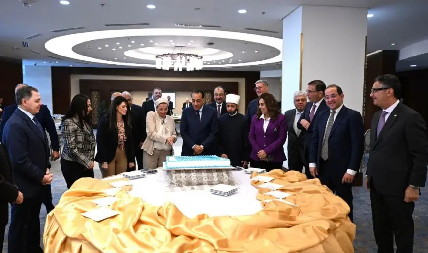 مجلس الوزراء يحتفل باختيار وزيرة البيئة الأمين التنفيذي لاتفاقية الأمم المتحدة لمكافحة التصحر