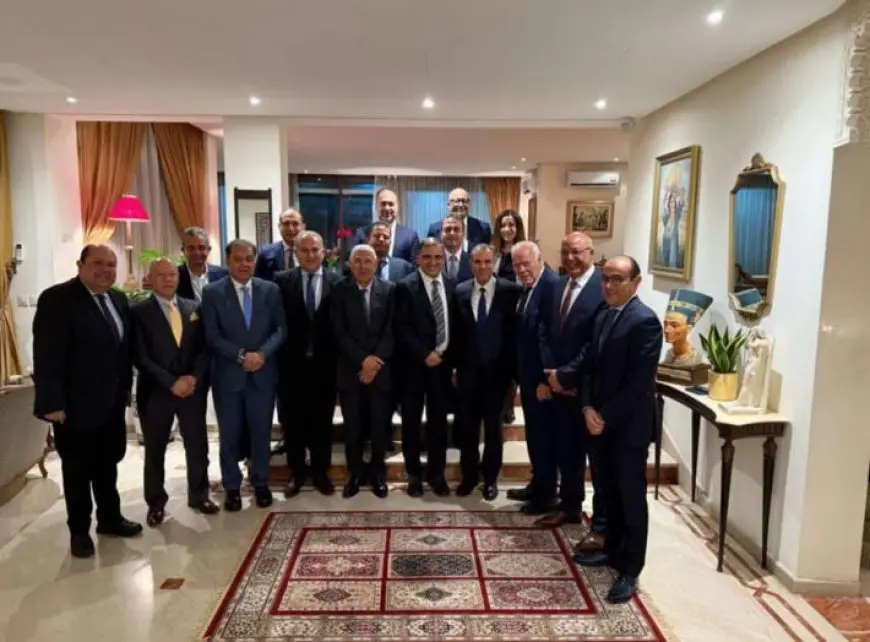 وزير الخارجية يبحث مع رجال أعمال ورؤساء بنوك مغربية تعزيز الاستثمارات المغربية في مصر