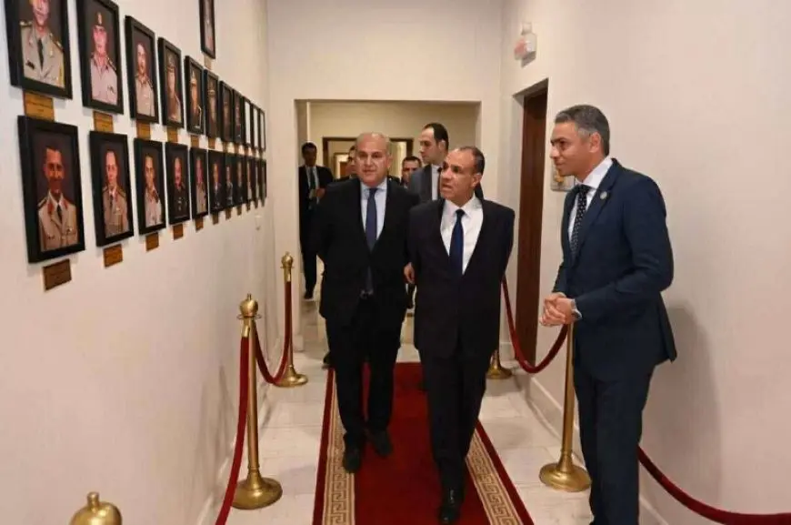 وزير الخارجية يتفقد مقر السفارة المصرية في الرباط