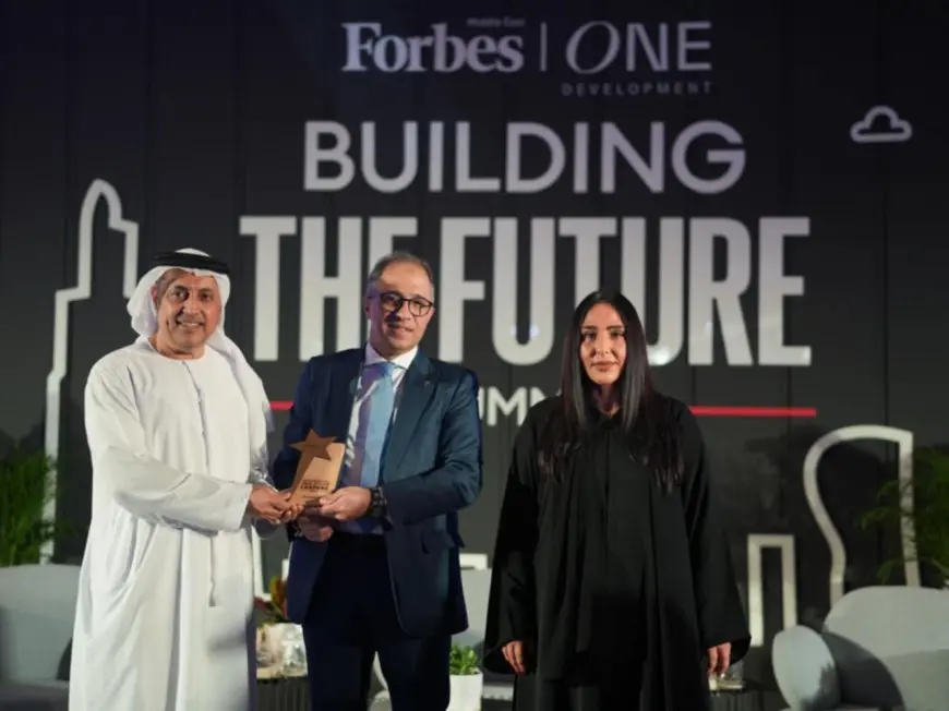 أحمد شلبي يُكرَّم في قمة «بناء المستقبل» لمجلة فوربس تقديرا لاسهاماته في التنمية المستدامة بالقطاع العقاري