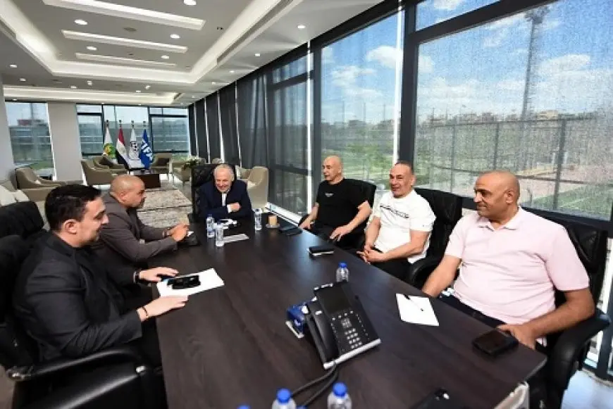 أبوريدة ودياب يجتمعان مع الجهاز الفني للمنتخب
