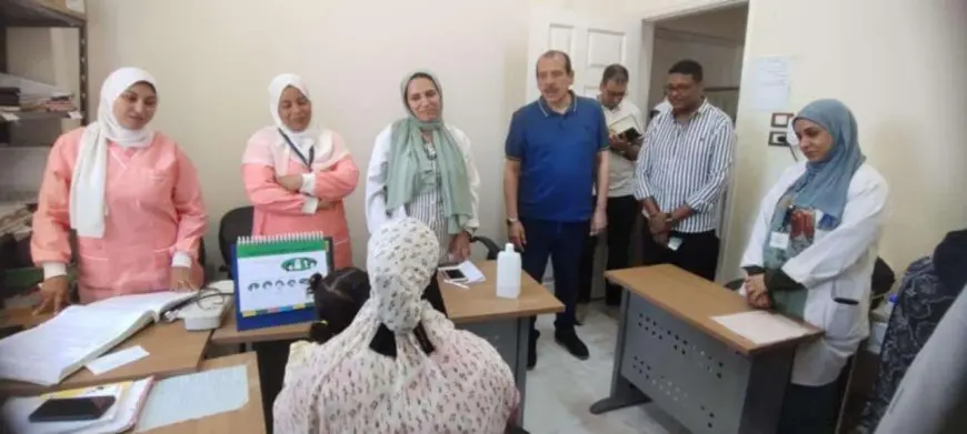 نائب وزير الصحة يتفقد عدد من المنشآت الصحية بالبحر الأحمر بالتزامن مع تنفيذ مرور مركزي لإدارات الطب الوقائي والرعاية الأولية