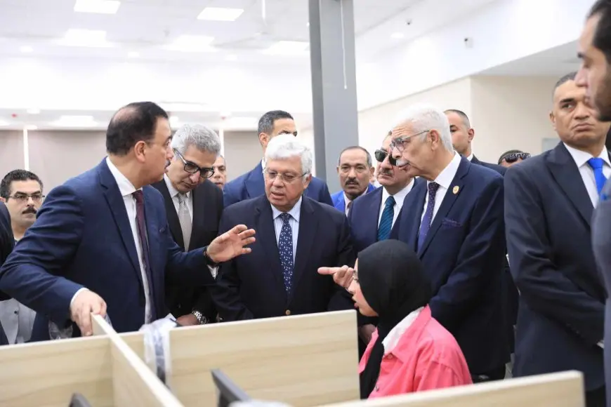وزير التعليم العالي ومحافظ ورئيس جامعة المنوفية يفتتحون مركز الاختبارات الإلكترونية بكلية الحقوق