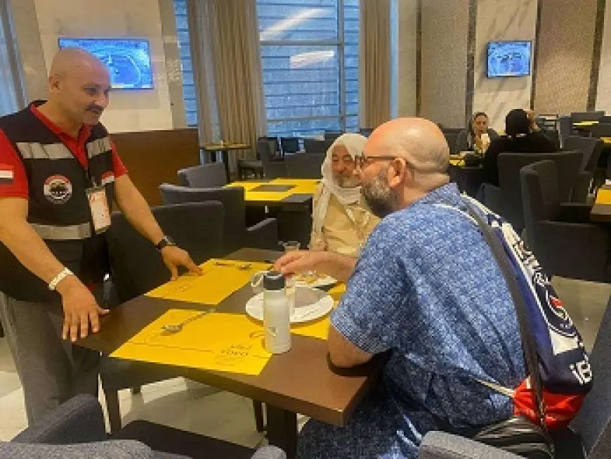 رحلة شوق.. محمد مصطفى يحج بقلب المشرف وروح المحب