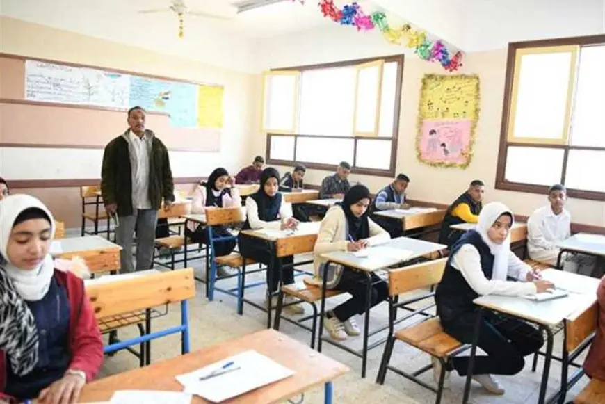 العربي يرسم البسمة على وجوه طلاب الشهادة الإعدادية في الشرقية.. والامتحان في مستوى الطالب المتوسط