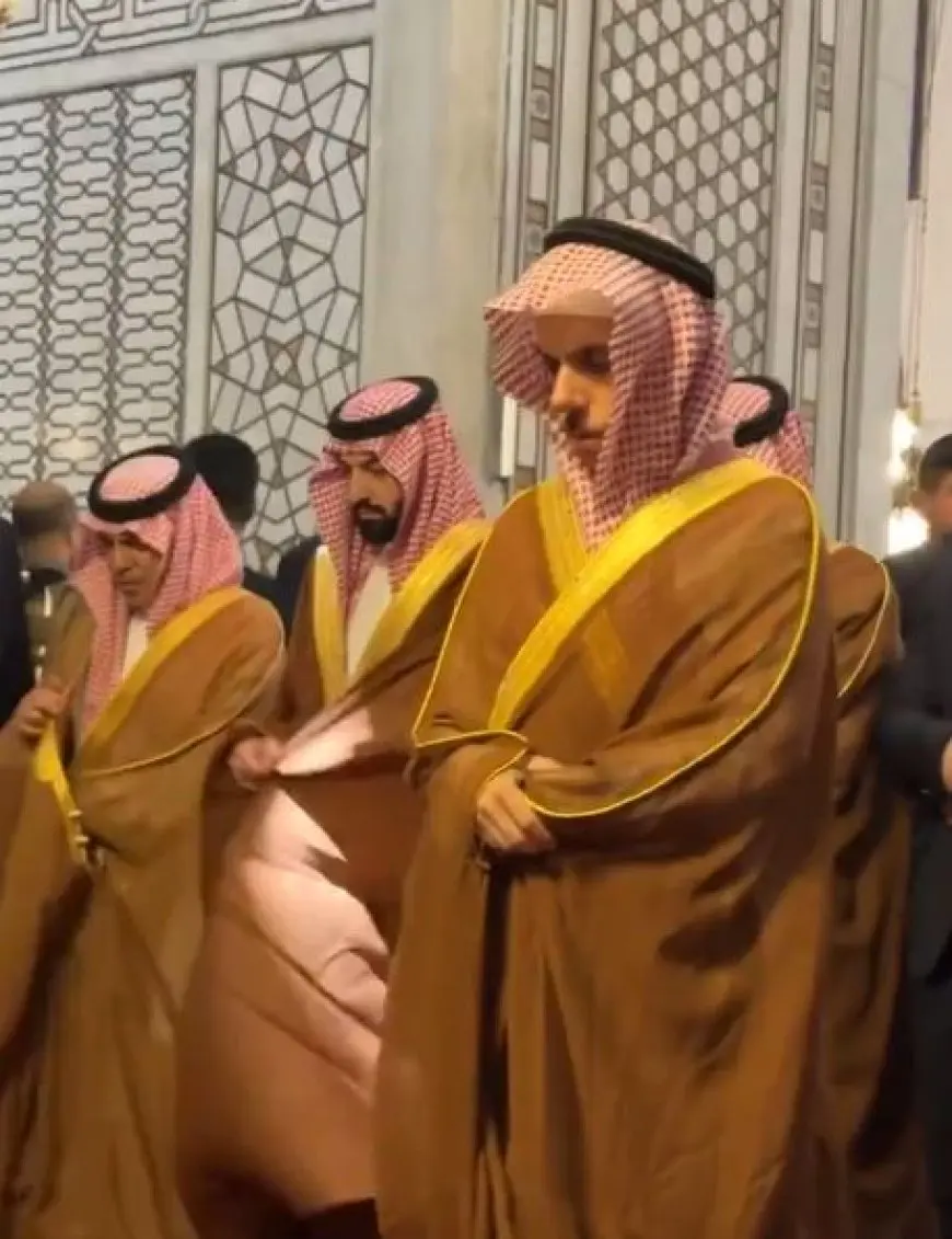 فيديو.. وزير الخارجية السعودي يؤم المصلين في المسجد الأموي فور وصوله إلى دمشق