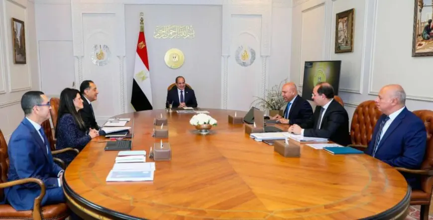 السيسي يجتمع مع مدبولي وعدد من الوزراء ويوجّه بمتابعة الجهود المبذولة لزيادة الصادرات المصرية