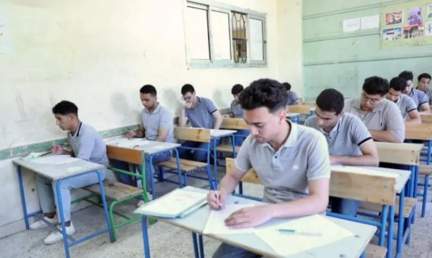 التعليم تحقق في تسريب أسئلة الجبر والإحصاء للشهادة الإعدادية بأسيوط.. وتحدد موعدا جديدا للامتحان