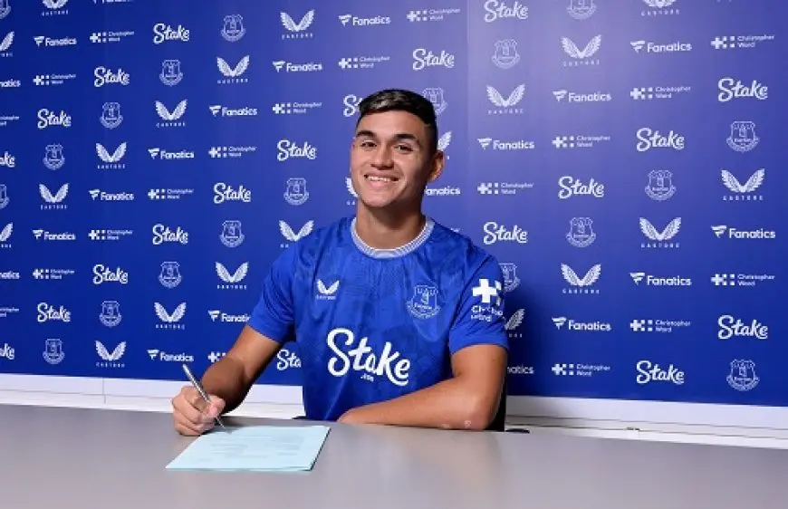 إيفرتون يفعل بند شراء الأرجنتيني ألكاراز