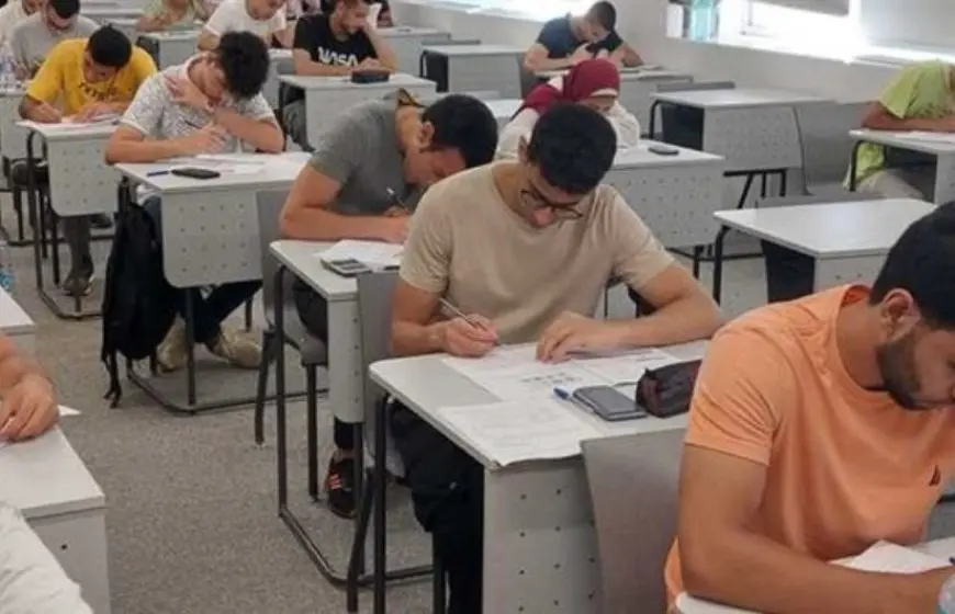 هواتف داخل اللجان وغش إلكتروني.. تفاصيل يوم ساخن بامتحانات الإعدادية اليوم في المنوفية