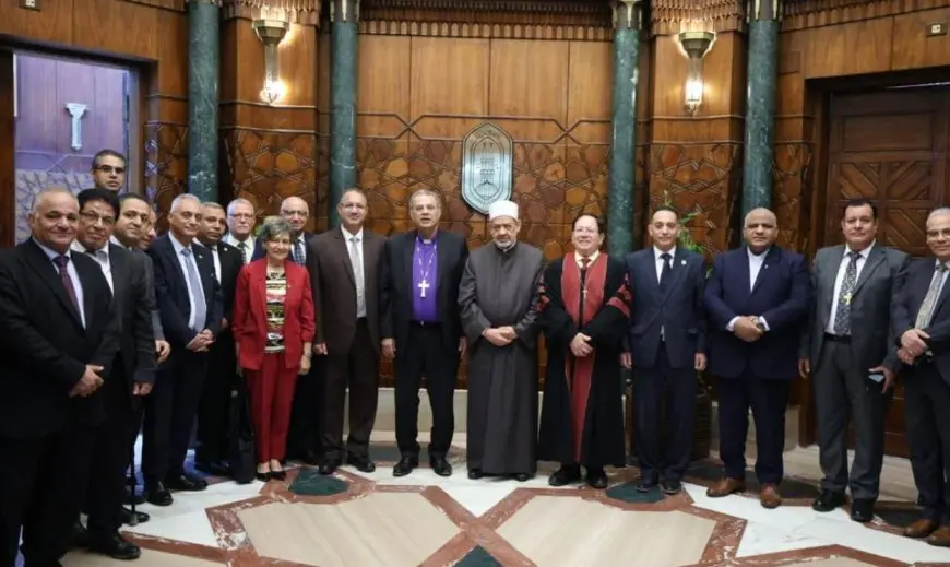 شيخ الأزهر: بيت العائلة المصرية كسر حدة خطابات الكراهية واعتدنا الآن رؤية الشيخ بجوار القسيس في مختلف المناسبات