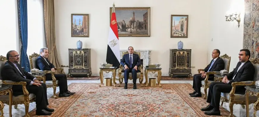 السيسي يشدد على حتمية عودة الملاحة إلى طبيعتها في منطقة مضيق باب المندب والبحر الأحمر