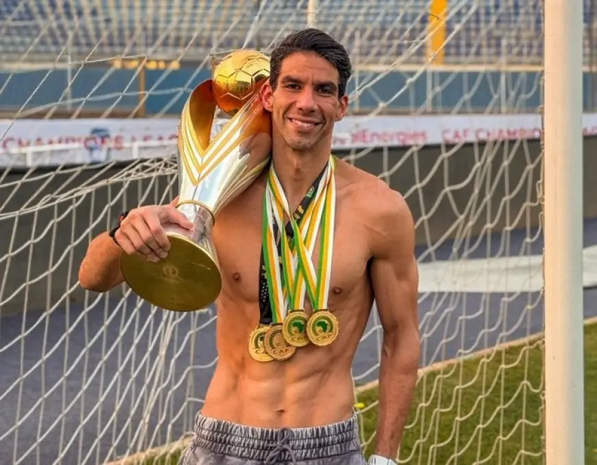 شريف إكرامي يحتفل بتتويجه بدوري أبطال إفريقيا للمرة الرابعة