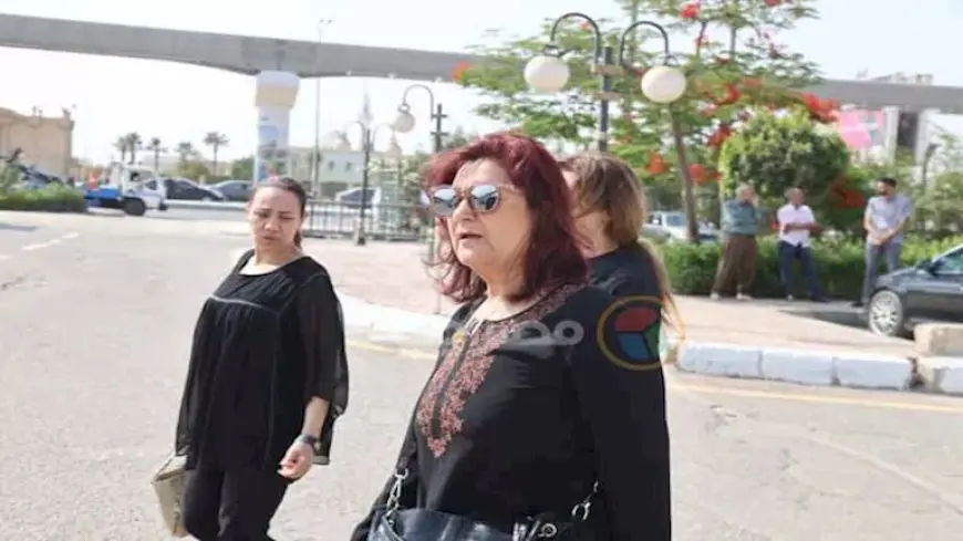 نور النبوي ونادية الجندي ومديحة حمدي .. 20 صورة من جنازة الفنانة سميحة أيوب