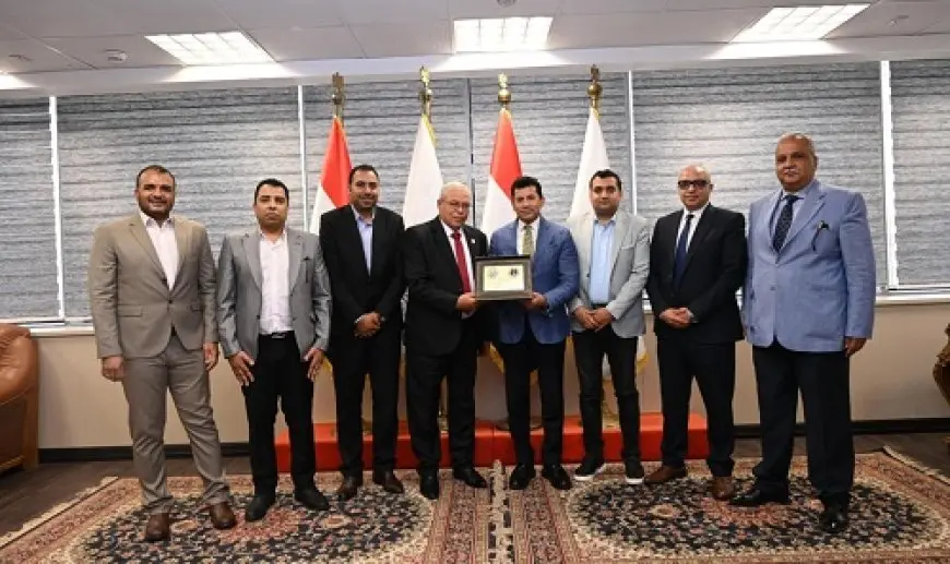 وزير الرياضة يجتمع بمجلس إدارة نادي النصر