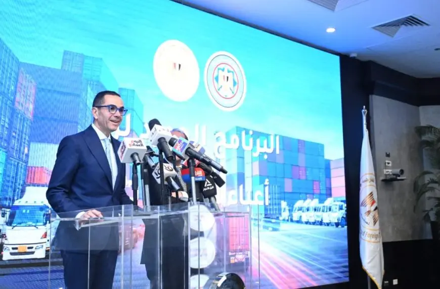 وزير الاستثمار: الشركات المُصدرة تتنازل عن جزء من حصيلتها الدولارية للبنك المركزي