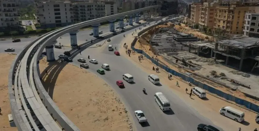 كامل الوزير يرد على منتقدي المونوريل: ليس في الصحراء.. وتذكرته 50% من تكلفة بنزين سيارتك