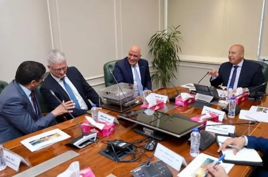 وزير الصناعة يبحث مع شركتين عالميتين إنشاء مجمع صناعي متكامل لتوطين صناعة مكونات الكباري والأنفاق