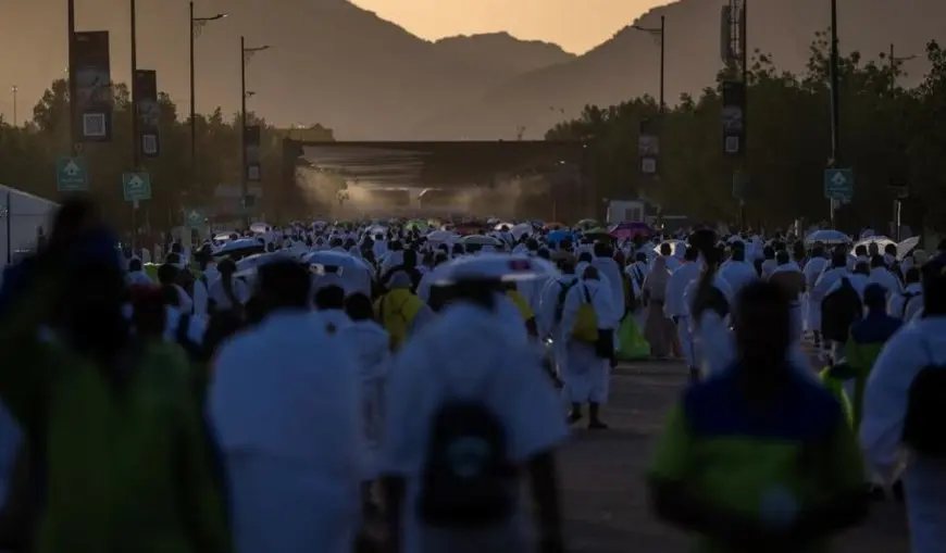 الأمن العام السعودي: خطط تفويج الحجاج تتم بسلاسة وتناغم.. والحجاج يواصلون نفرتهم إلى مزدلفة