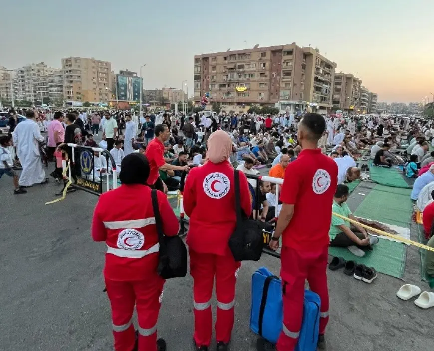 الهلال الأحمر يشارك في تأمين احتفالات عيد الأضحى بالتواجد في المساجد والحدائق العامة وبوابات السفر