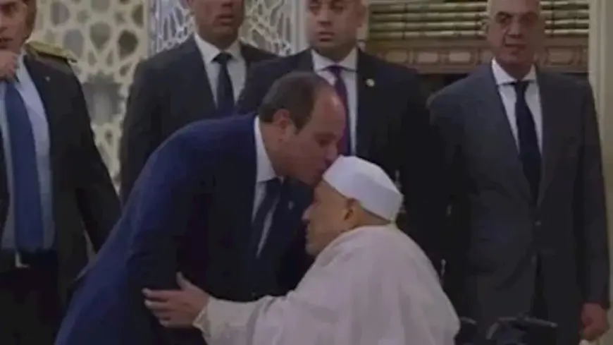 حدث في 8 ساعات| السيسي يقبل رأس الدكتور أحمد عمر هاشم.. و3 آلاف فرصة عمل جديدة