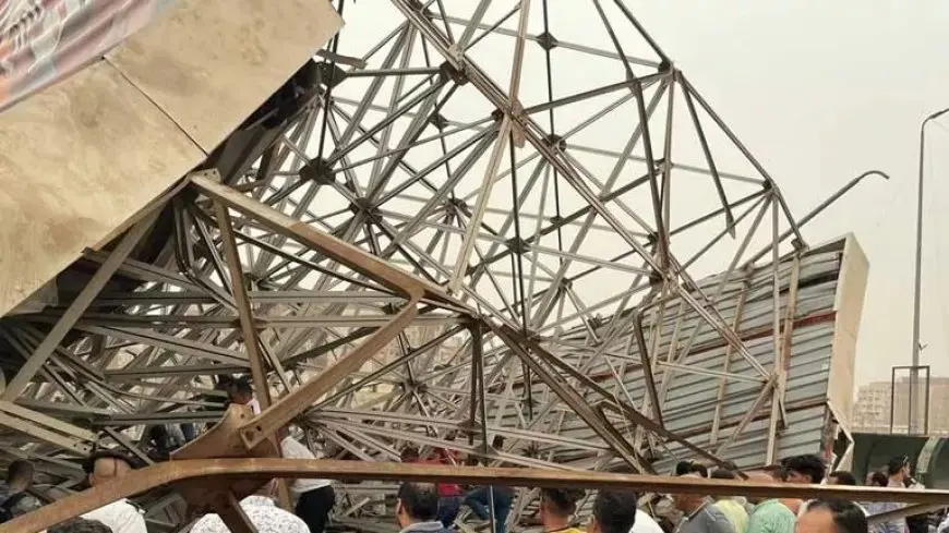 سقوط لافتة إعلانية يتسبب في إصابة 10 أشخاص ببولاق الدكرور