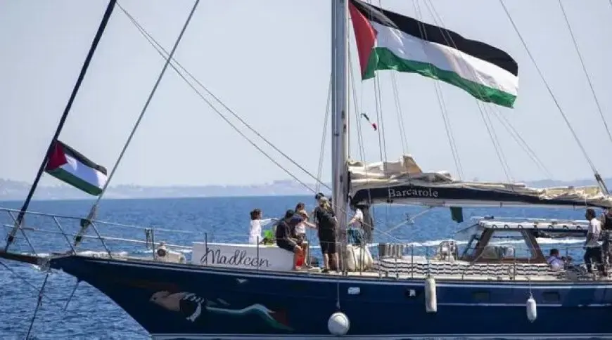 لجنة دولية: السفينة مادلين على بُعد أميال من غزة