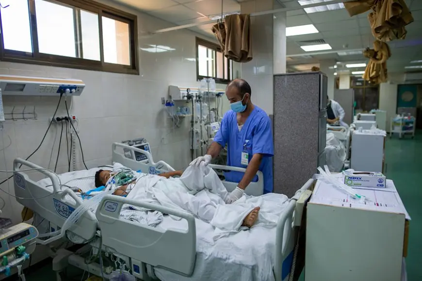 انهيار النظام الصحي في غزة بسبب هجمات إسرائيل ونقص الإمدادات