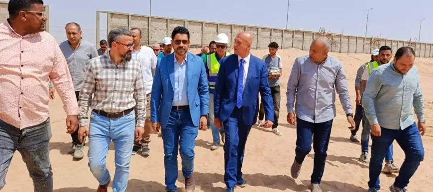 الإسكان: تنفيذ خطوط مياه شرب وصرف صحي رئيسية وشبكات ومحطة محولات كهرباء وطرق بالعبور الجديدة