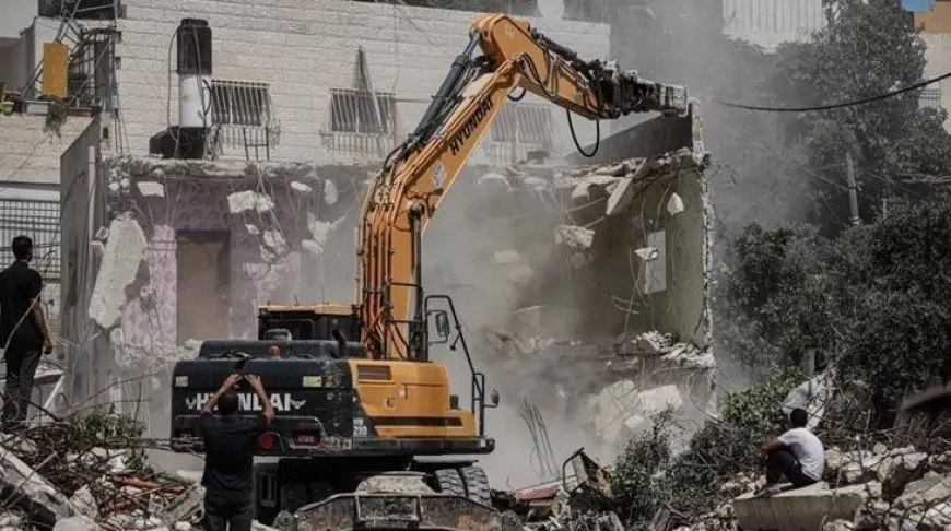 جيش الاحتلال الإسرائيلي يهدم منزلا ومنشآت في وسط وشمالي الضفة بزعم البناء دون ترخيص