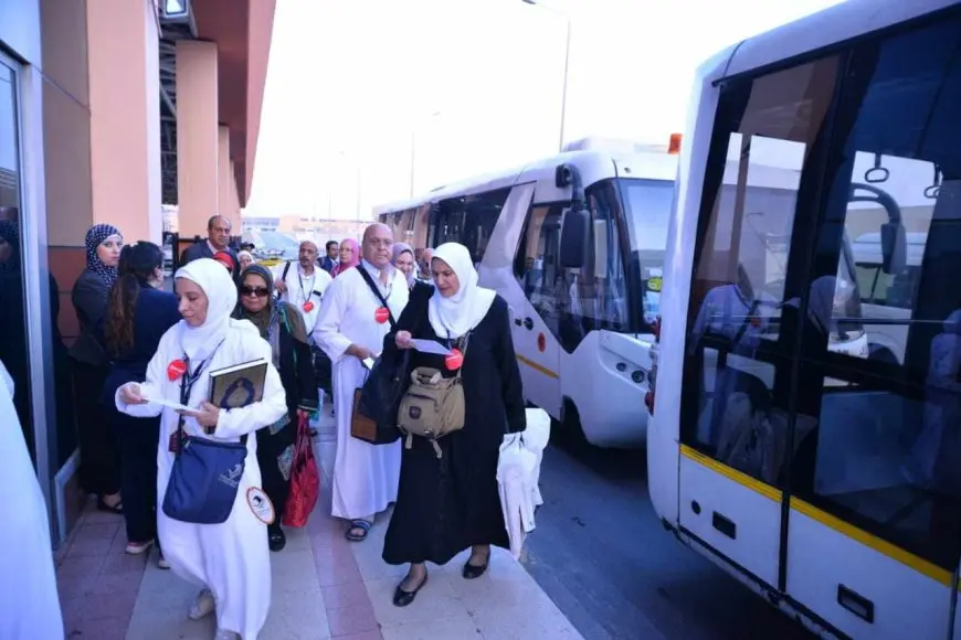 وزارة السياحة والآثار تدفع بفرق متخصصة لتيسير عودة الحجاج من الأراضي المقدسة