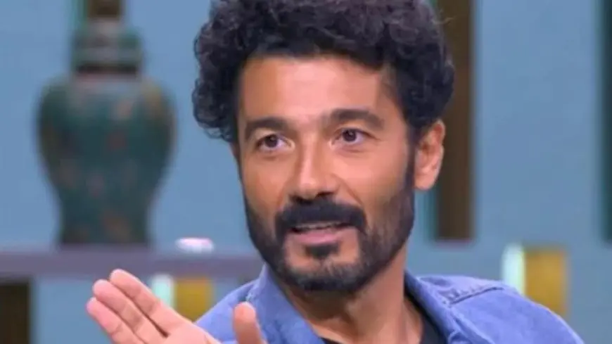 “لحظة حلوة في الحياة”.. خالد النبوي يوثق توقيع مجدي يعقوب على كتابه
