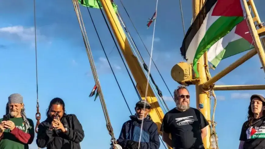 إسرائيل ترحل ستة نشطاء آخرين من طاقم السفينة مادلين