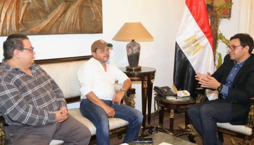 وزير الثقافة يبحث مع محمد هنيدي تقديم عروض مسرحية بالمحافظات