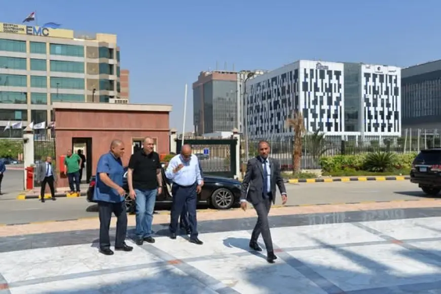 وزيرا الكهرباء والبترول يتفقدان مركز التحكم القومي في شبكة للغاز الطبيعي