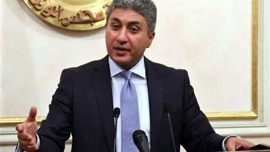 وزير السياحة يتابع غرفة عمليات مراقبة انتظام الحركة الوافدة لمصر.. وتنسيق مكثف مع الطيران