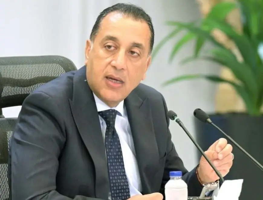 رئيس الوزراء يصل البحيرة لتفقد ومتابعة سير العمل بعددٍ من المشروعات الخدمية والتنموية