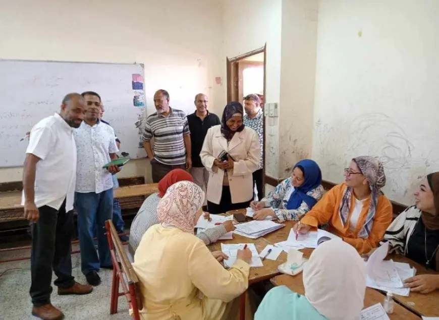 مدير مديرية تعليم البحر الأحمر توجه بمراعاة الدقة والتأني خلال تصحيح امتحانات الشهادة الإعدادية